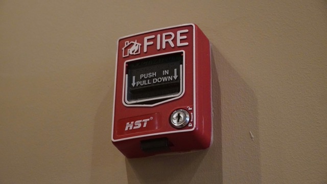 Conception systèmes protection incendie — détection, désenfumage, sprinkler